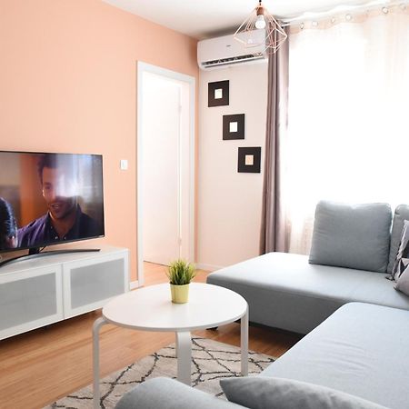 Mary'S Apartment - With Free Parking Zagreb Bagian luar foto